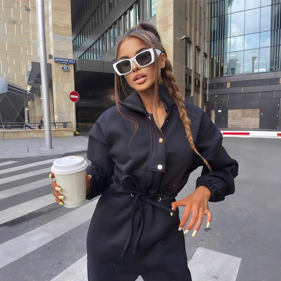 Damen taillierter Velours-Jumpsuit mit Tunnelzug Stehkragen und elastischen Bündchen Shop Nory