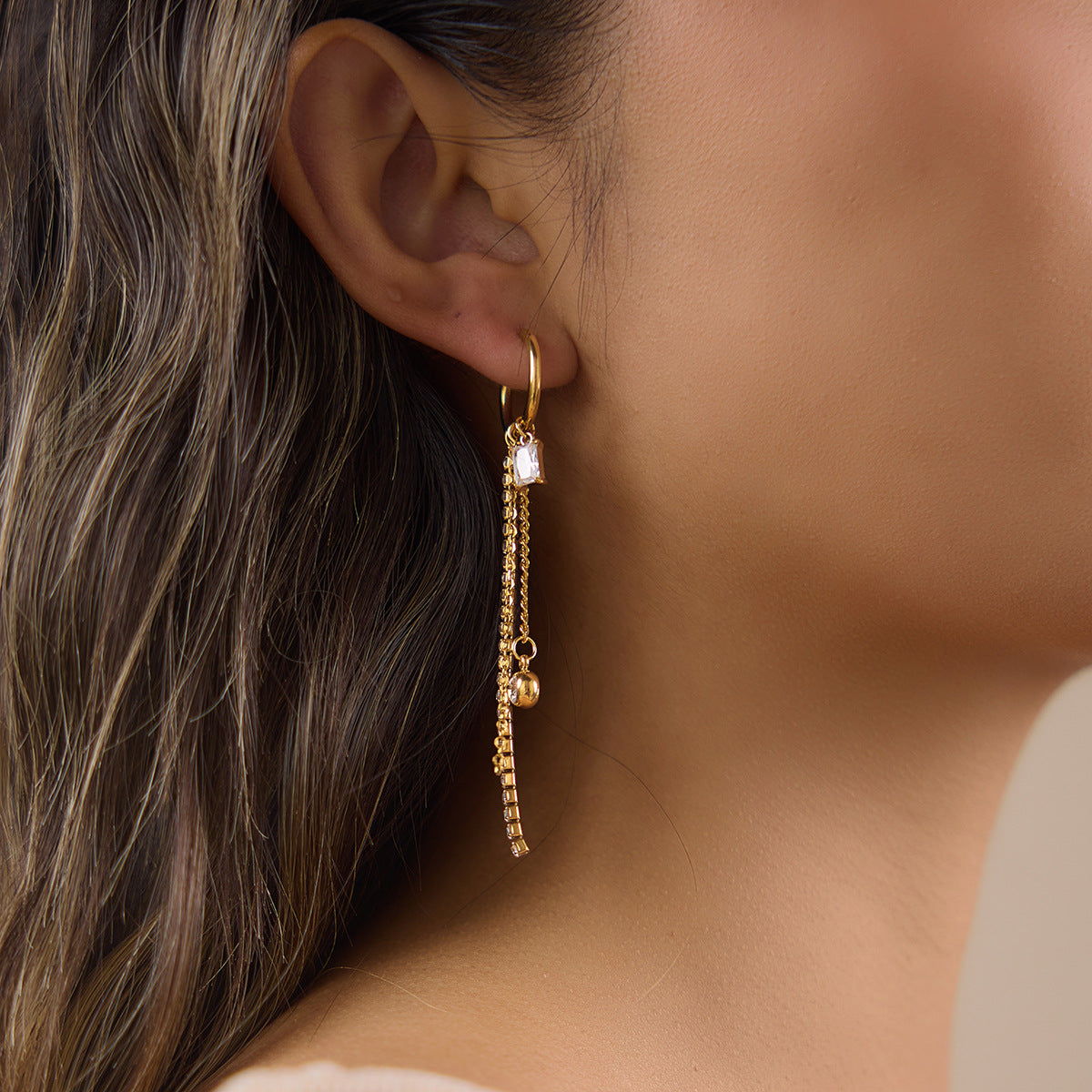 Damen Ohrhänger mit eleganten Zirkonia-Detail und hypoallergener Edelstahlverarbeitung Shop Nory