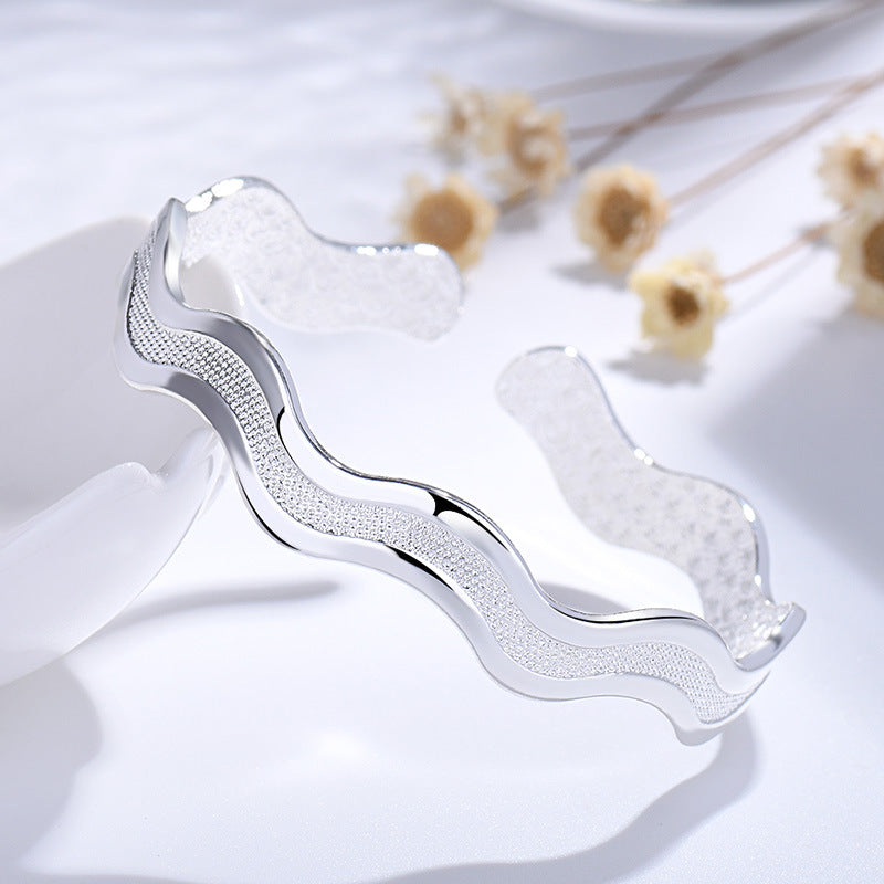 Damen Offenes Schmuckarmband mit dekorativem Wellen-Design Shop Nory