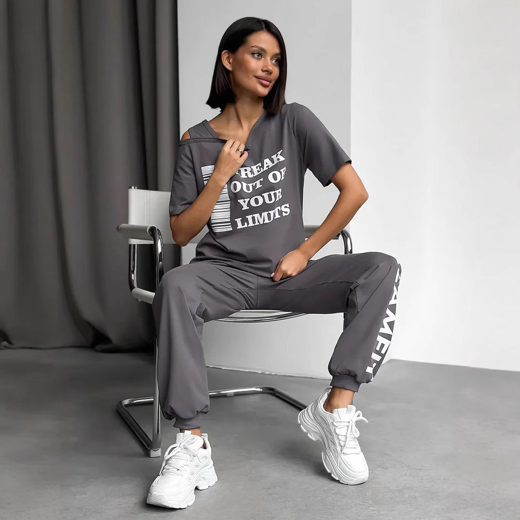 Damen lässiges Lounge-Set mit Cut-Out Schulter und Statement-Print Shop Nory