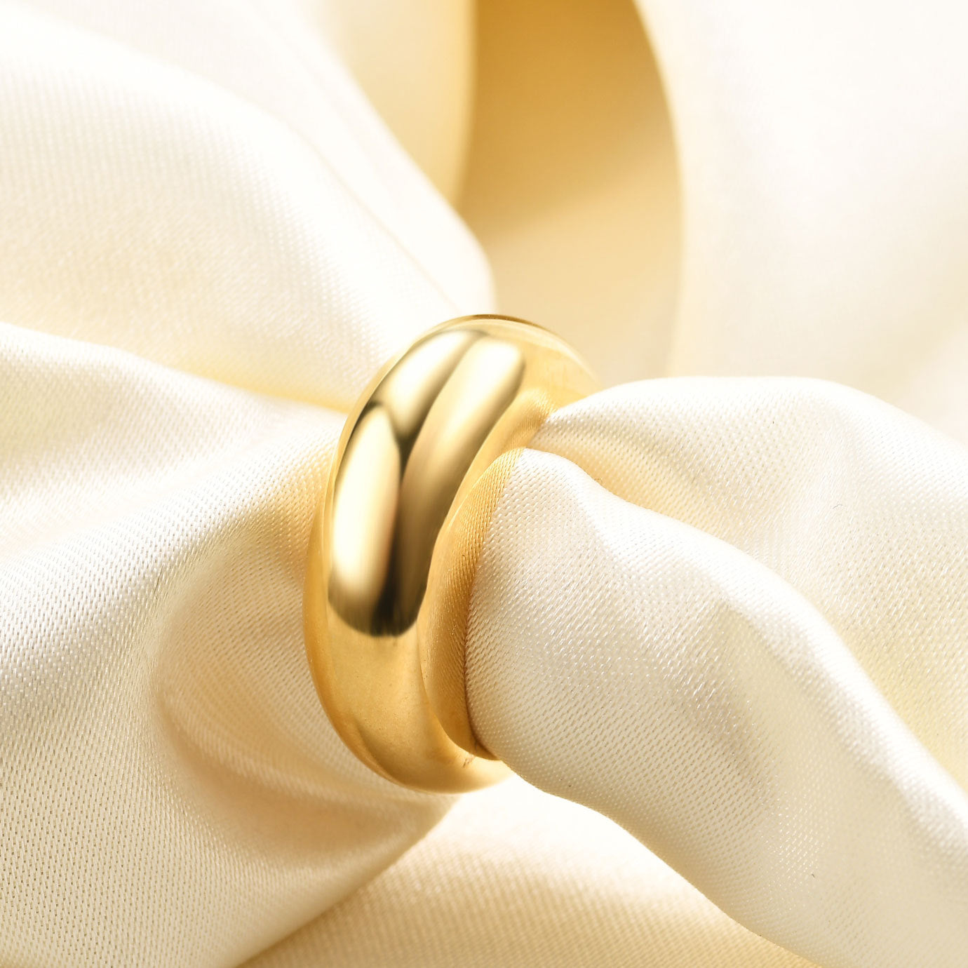 Damen Ring aus hochwertigem Gold mit elegantem und modernem Design Shop Nory