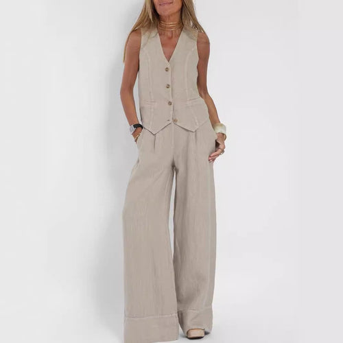 Damen Anzug mit weit geschnittenen Hosen und eleganter Weste