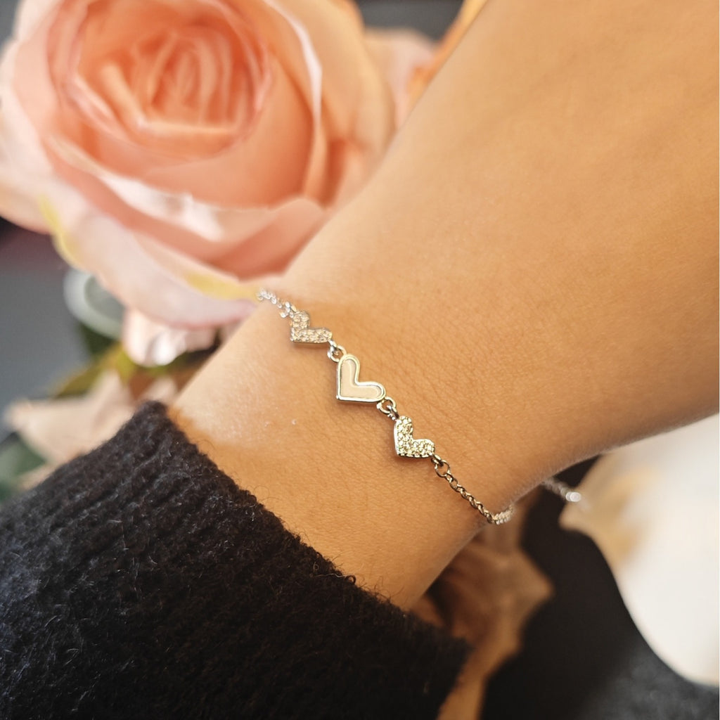 Damen Armband mit filigranem Herzdesign und funkelnden Zirkonia Shop Nory