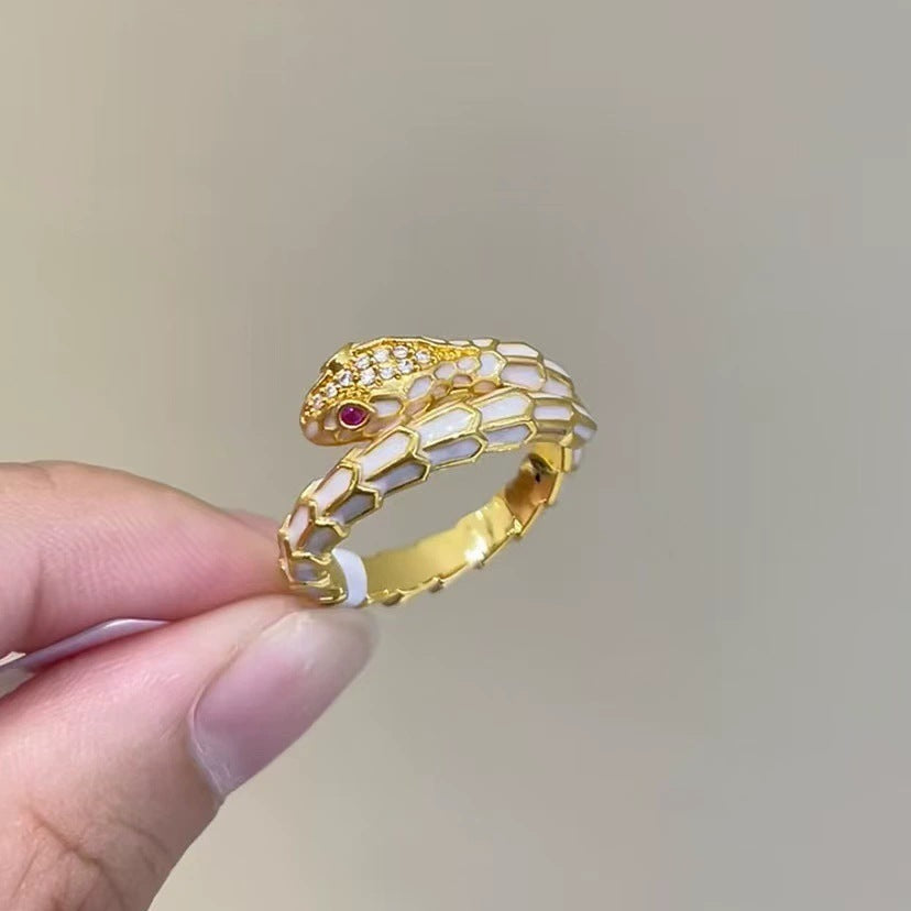 Damen Ring im extravaganten Schlangenmotiv mit funkelnden Kristallen Shop Nory