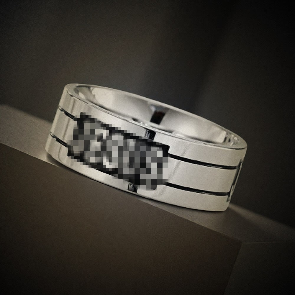 Herren Ring mit eingeprägtem "Jesus" Schriftzug und eleganten Linien Shop Nory