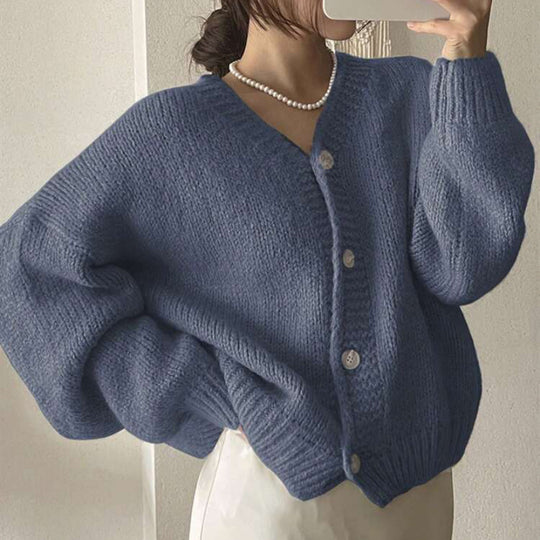 Damen Oversize-Strickjacke mit tiefem V-Ausschnitt, Ballonärmeln und Zierknopfleiste Shop Nory