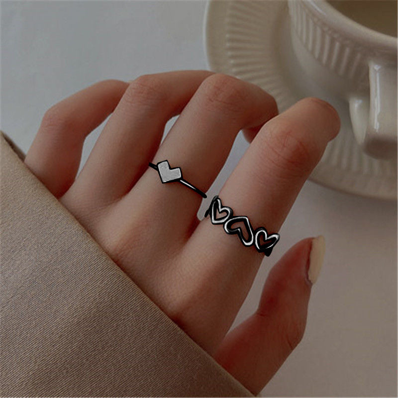 Damenring mit verspieltem Herzdesign und feinem Metallrahmen Shop Nory