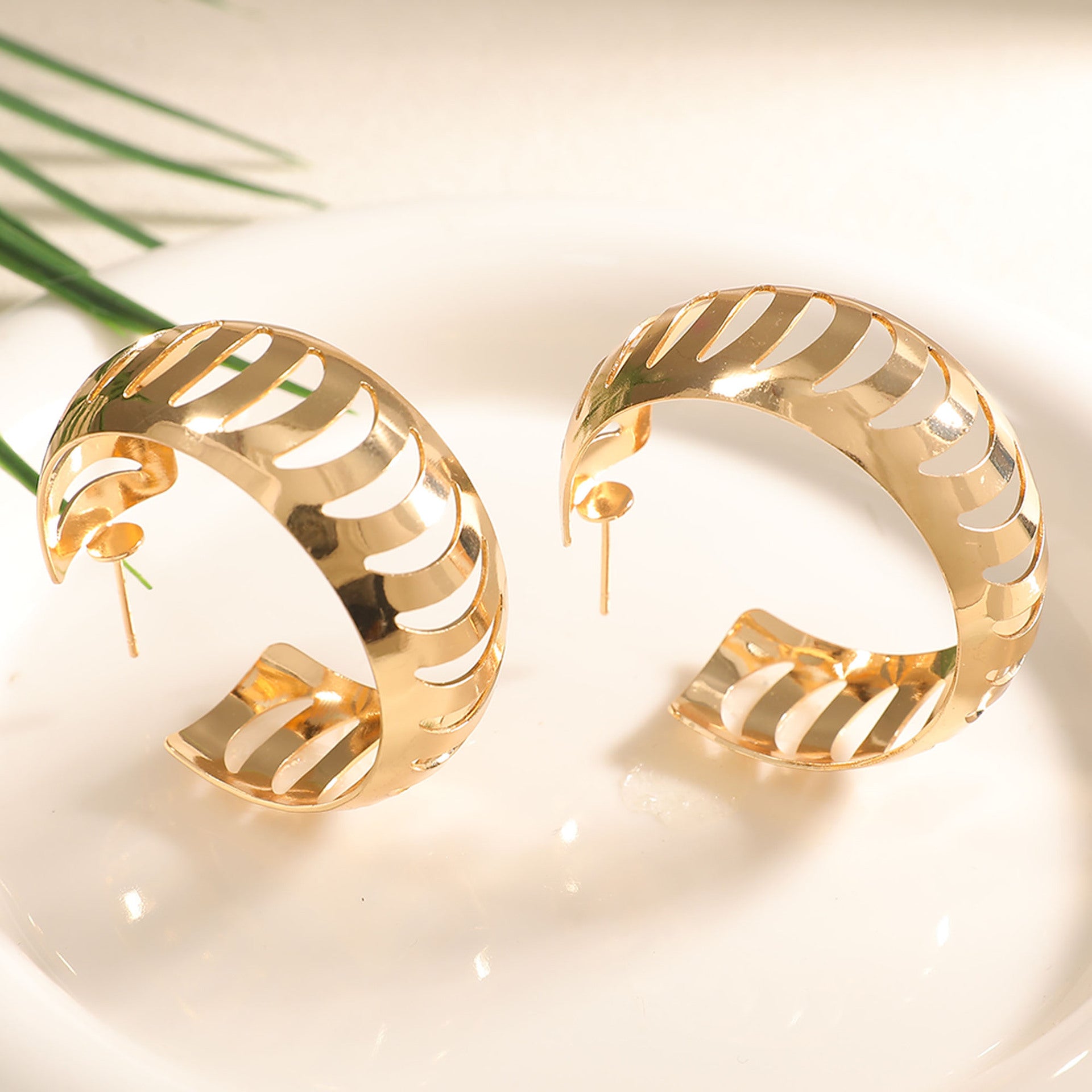 Damen Schmuckarmband mit ausgefallenem Rippenmuster Shop Nory