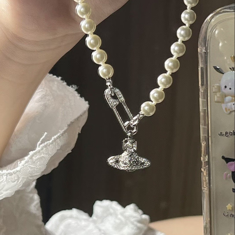 Damen Halskette mit elegantem Perlen-Design und funkelndem Anhänger Shop Nory