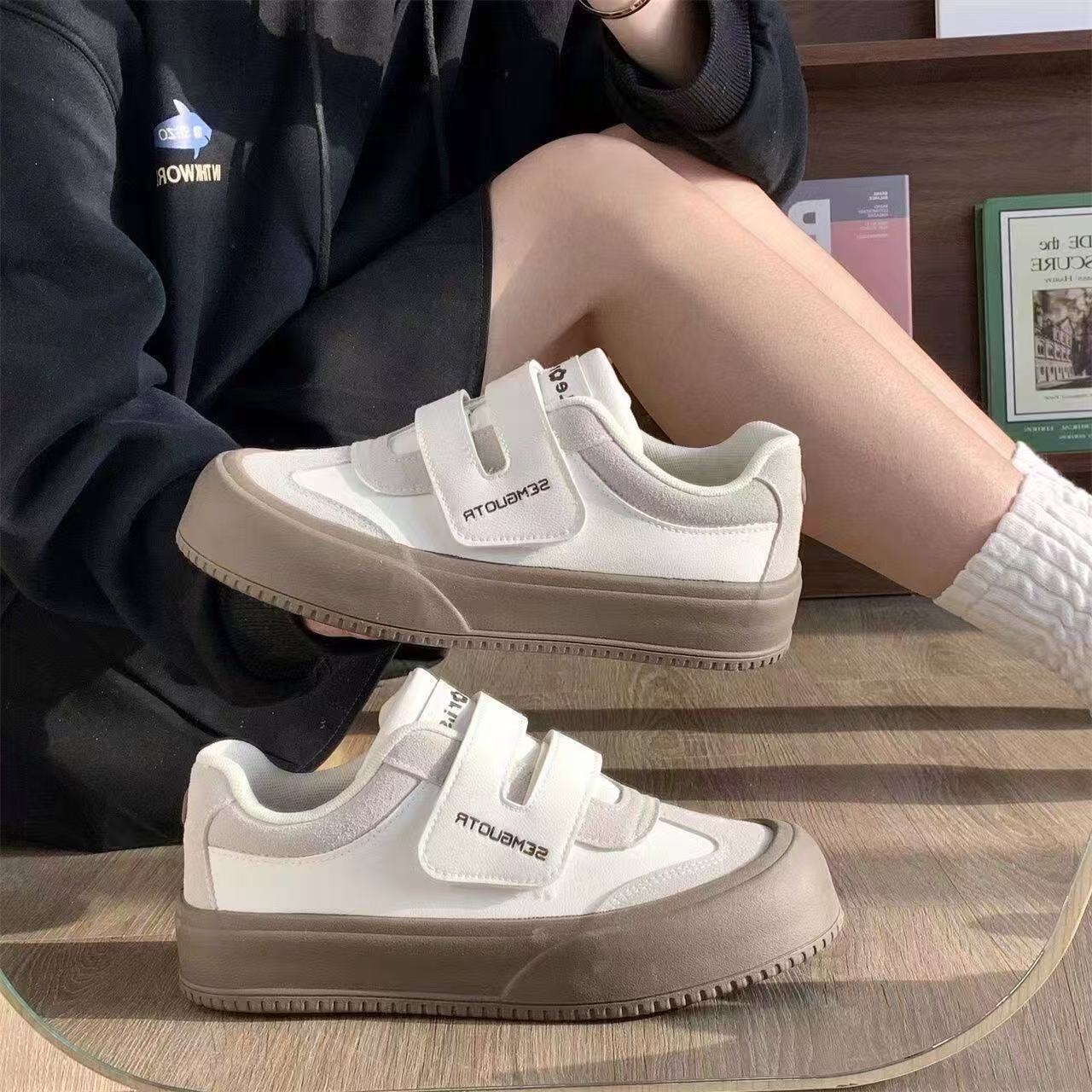 Damen Bequeme Sneaker mit doppeltem Klettverschluss und dämpfender Sohle