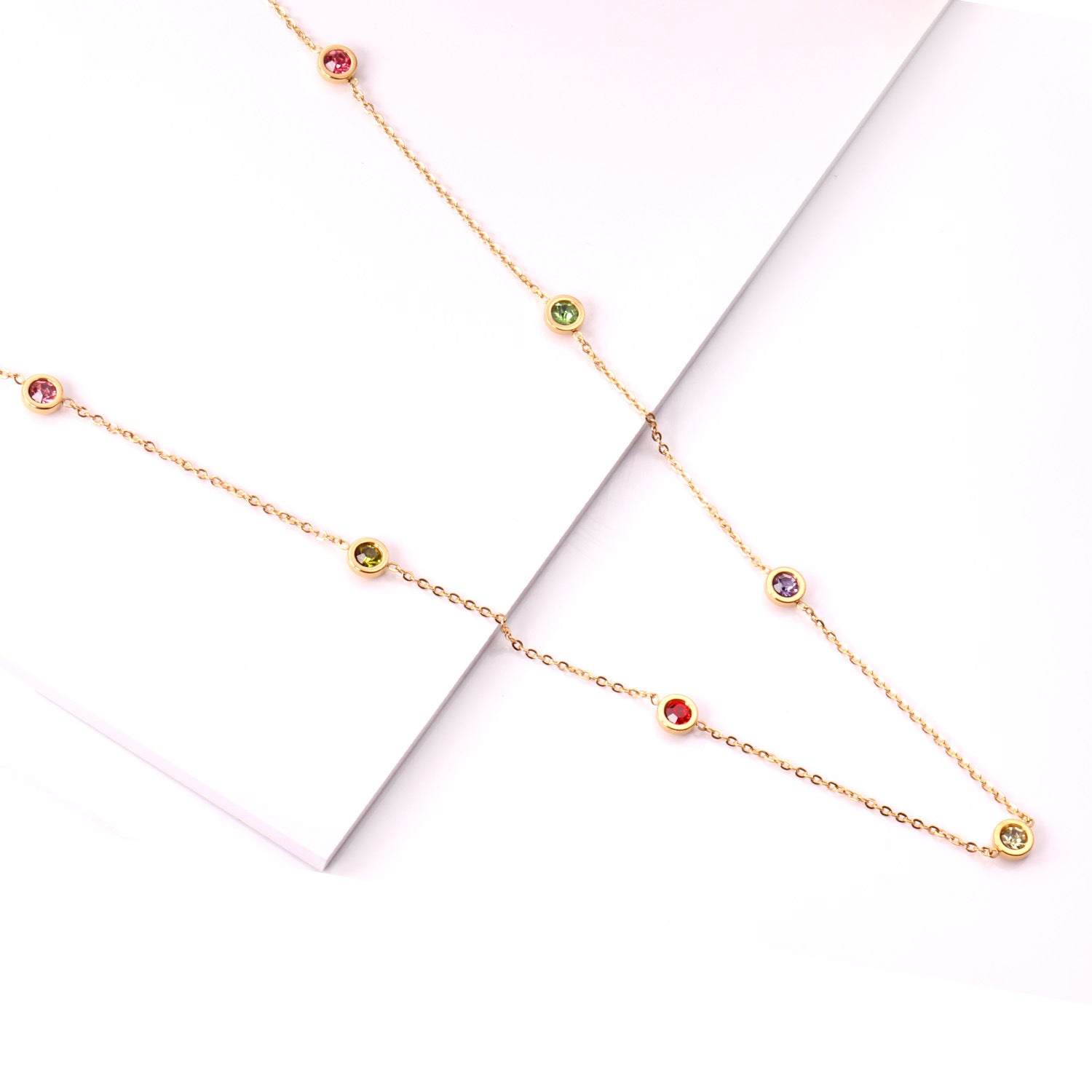 Damen elegante Goldplattierte Halskette mit funkelnden Zirkonia-Steinen Shop Nory