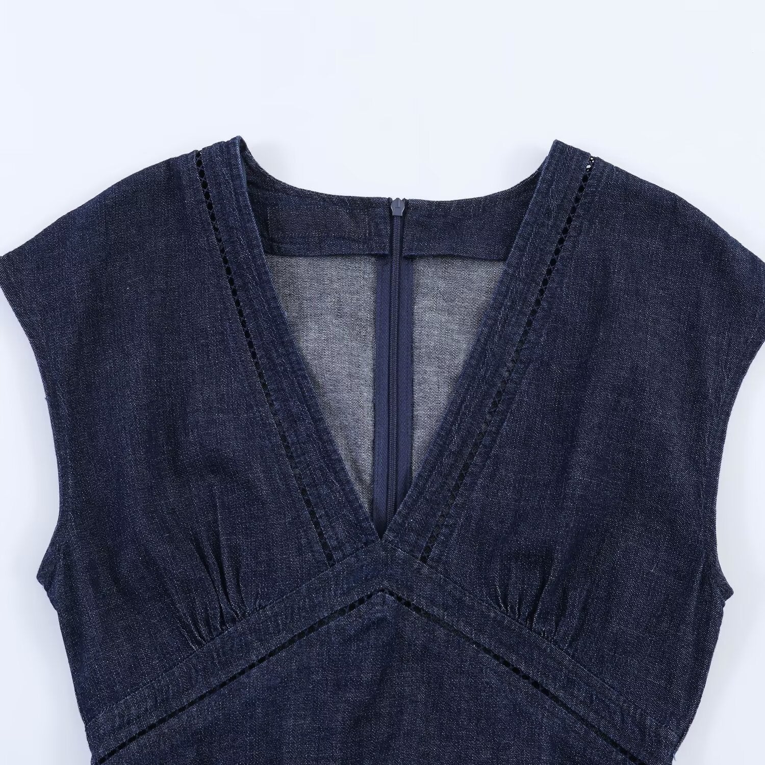 Damen Maxikleid mit V-Ausschnitt und schmaler Silhouette Shopnory