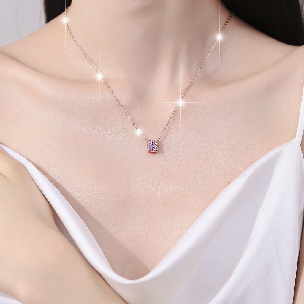 Damen Halskette mit funkelndem Zirkonia-Anhänger und filigranem Design Shop Nory