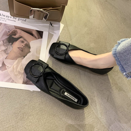 Damen Elegante Slipper-Ballerinas mit quadratischer Zehenpartie und dekorativer Rundschließe Shop Nory