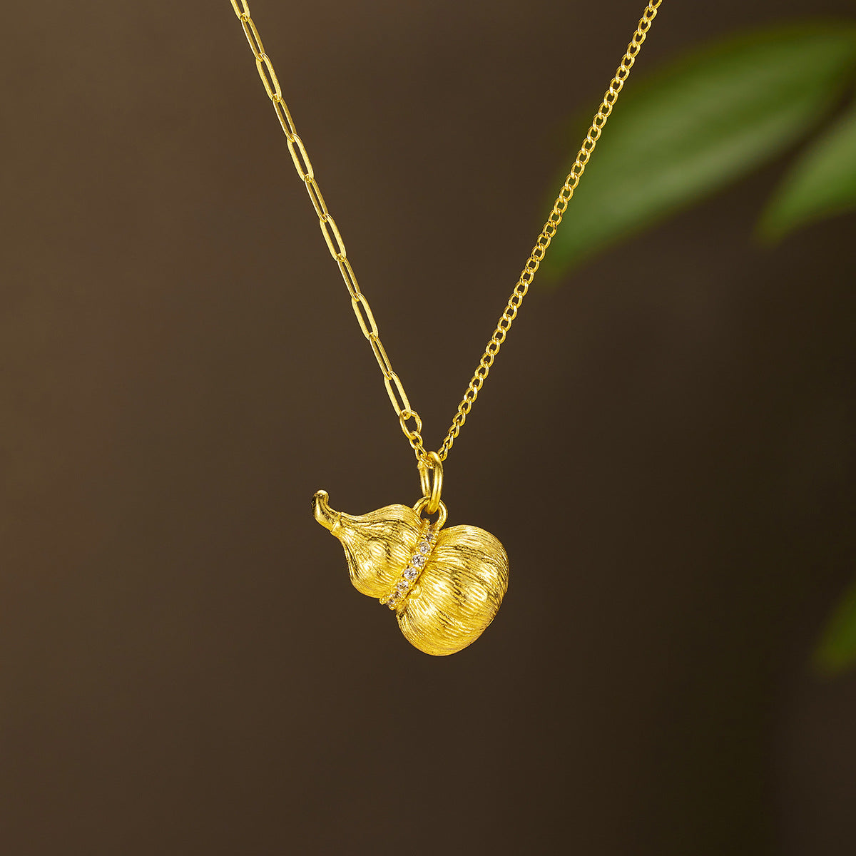 Damen Halskette mit kunstvollem Elefanten-Anhänger und funkelnden Zirkonia Shop Nory
