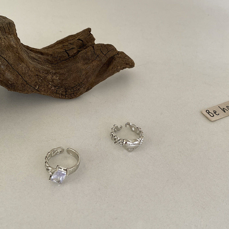 Damenring mit geschwungenem Herzen und funkelnden Details Shop Nory
