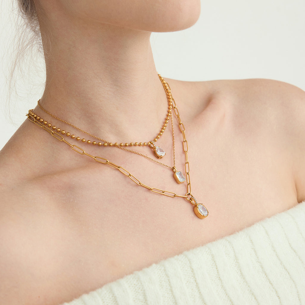 Damen Halskette mit funkelndem Tropfenanhänger und verstellbarem Edelstahl-Design Shop Nory