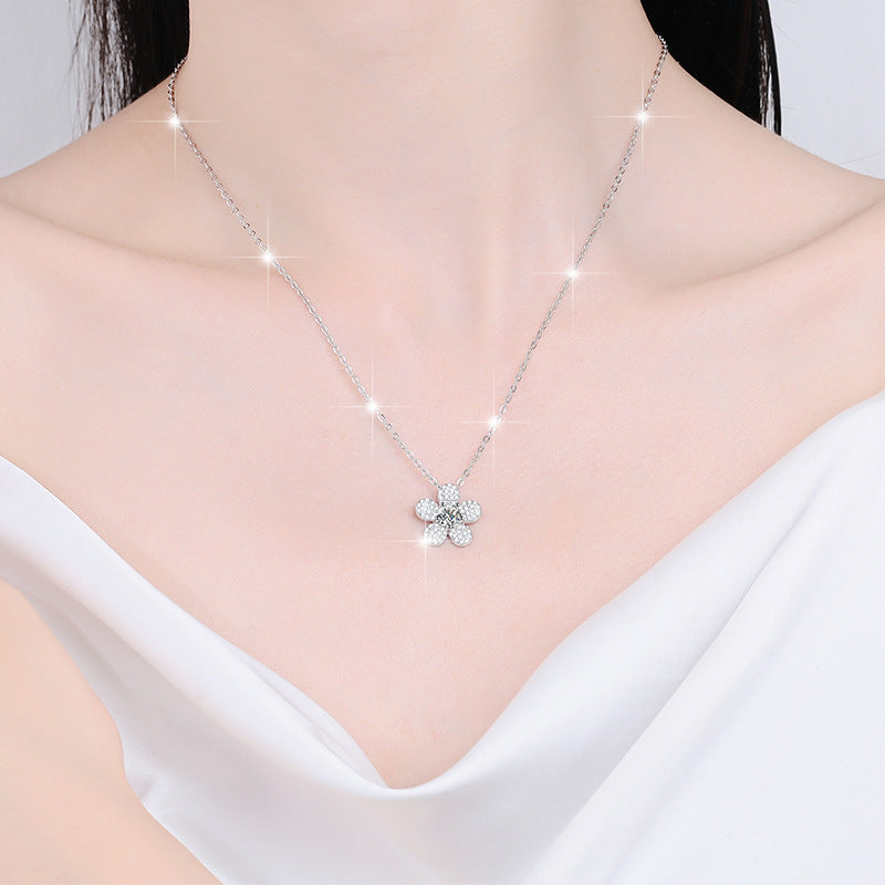 Damen Halskette mit blütenförmigem Anhänger aus Zirkonia Shop Nory