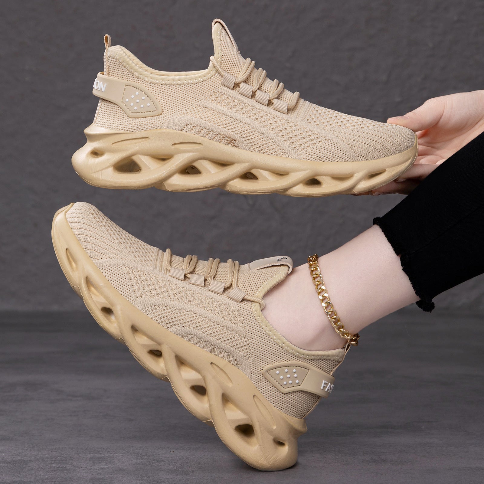 Damen Hochleistungs-Laufschuhe mit atmungsaktivem Obermaterial und dämpfenden Sohlentechnologien