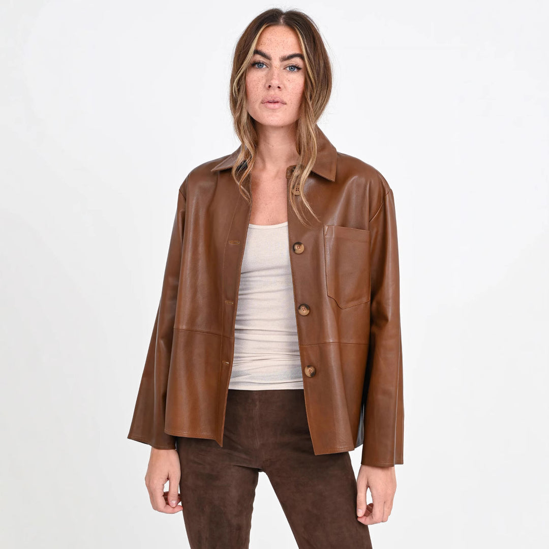 Damen Overshirt-Jacke in Lederoptik mit aufgesetzter Brusttasche und verdeckter Knopfleiste Shop Nory