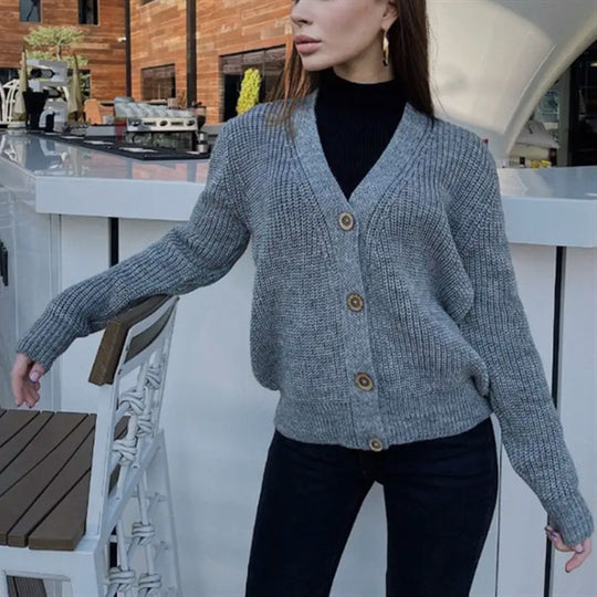 Damen Boxy-Grobstrick-Cardigan mit tiefer V-Leiste, Holzknopfverschluss und geripptem Saum Shop Nory