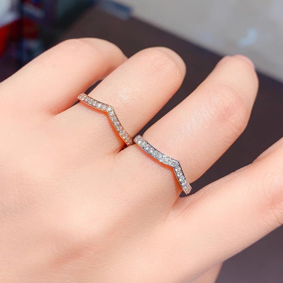 Damen V-förmiger Ring mit Kristallakzenten Shop Nory