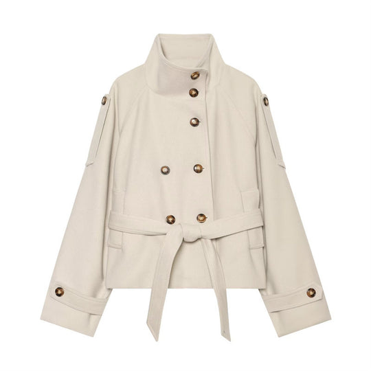 Damen Kurzjacke im Boxy-Cut mit hohem Stehkragen, Taillengürtel und Zierknopfleiste Shop Nory