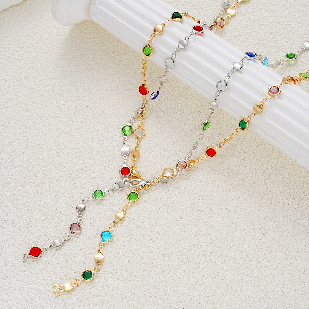 Damen Halskette mit bunten Kristallen und filigranem Design Shop Nory