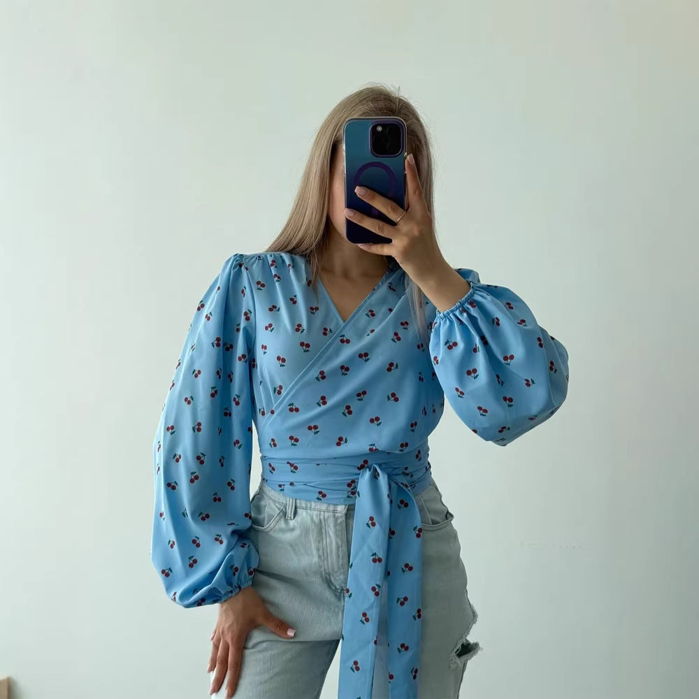 Damen Wickelbluse mit Kirschen-Print, weitem Puffärmel & Bindegürtel Shop Nory
