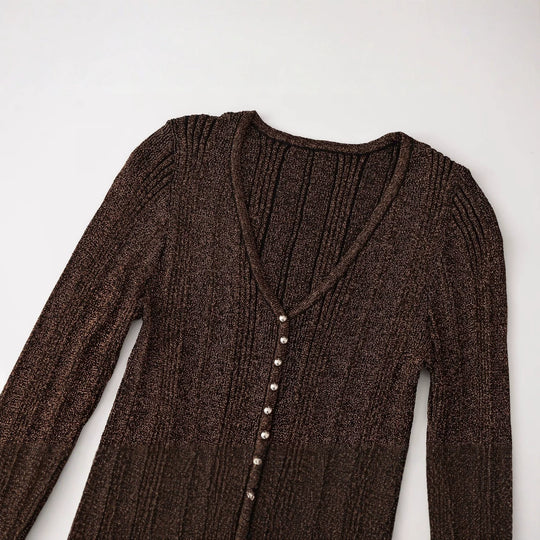 Damen Figurbetonter gerippter Feinstrick-Cardigan mit V‑Ausschnitt, Glanzfaden und Zierknopfleiste Shop Nory