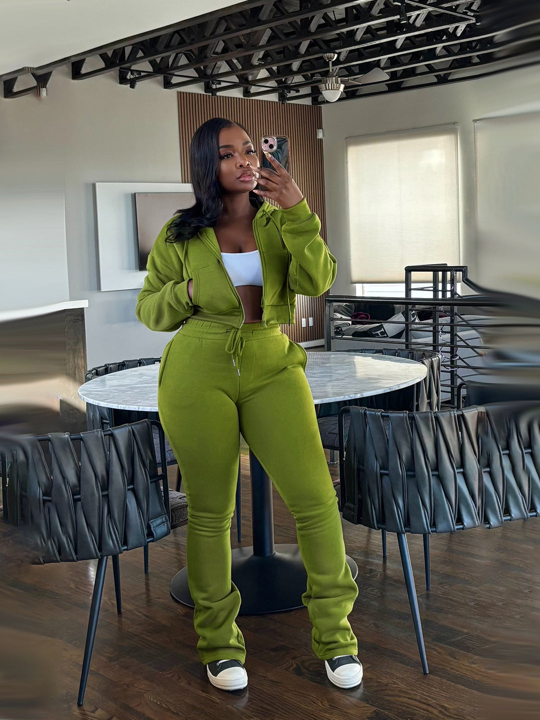 Damen nan kurz geschnittenes Zip-Hoodie und Highwaist-Jogginghose-Set mit Kordelzug und leicht gerafften Knöchelabschlüssen Shop Nory