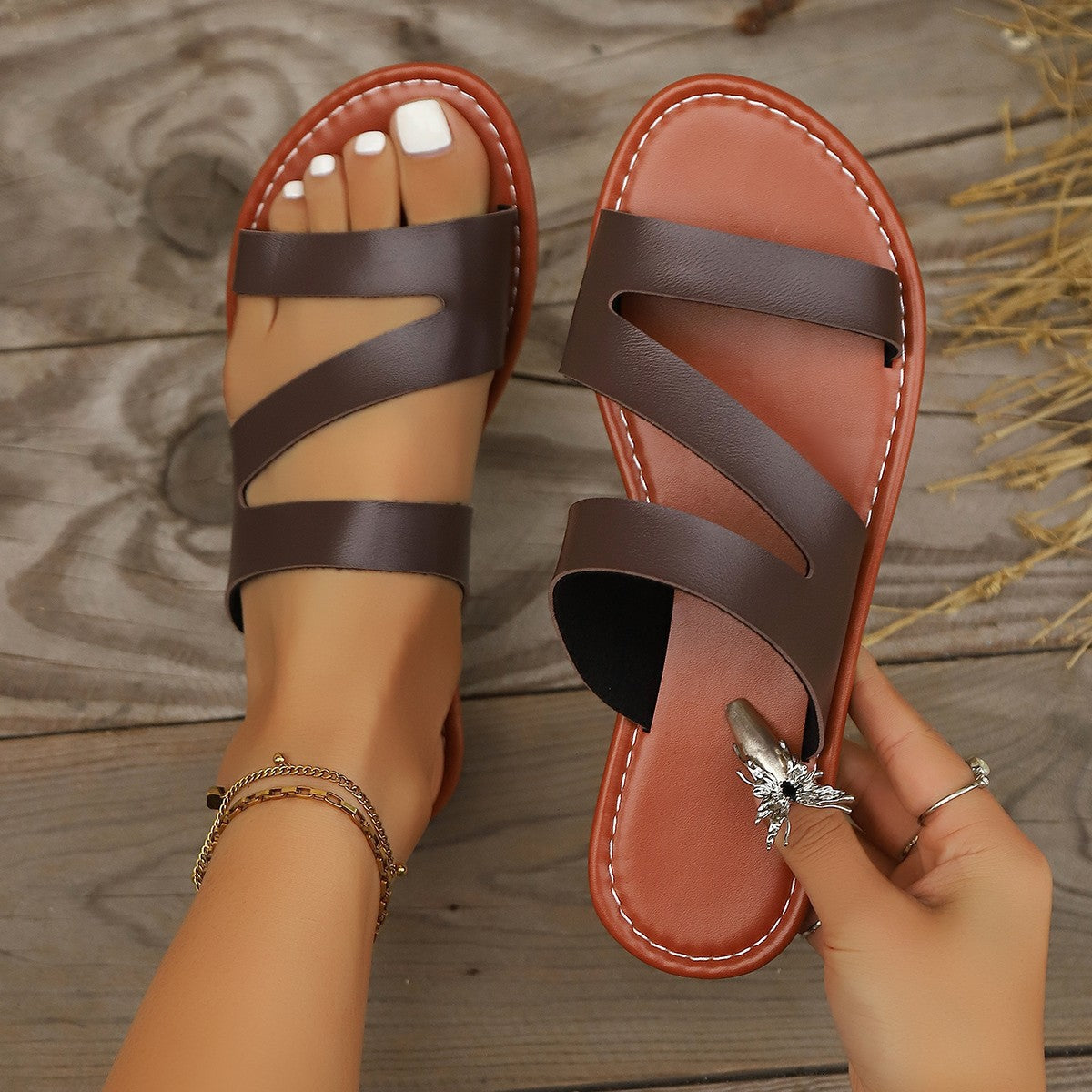 Damen Flache Freizeit-Sandalen mit komfortablem Kreuzriemen-Design Shopnory