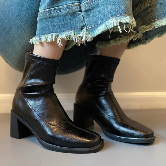 Damen Knöchelstiefelette aus Leder mit quadratischer Zehenpartie und mittlerem Blockabsatz Shop Nory