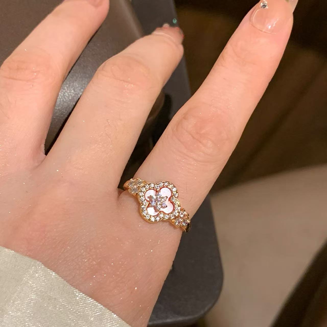 Damen blütenförmiger Schmuckring mit Zirkonia von Shop Nory