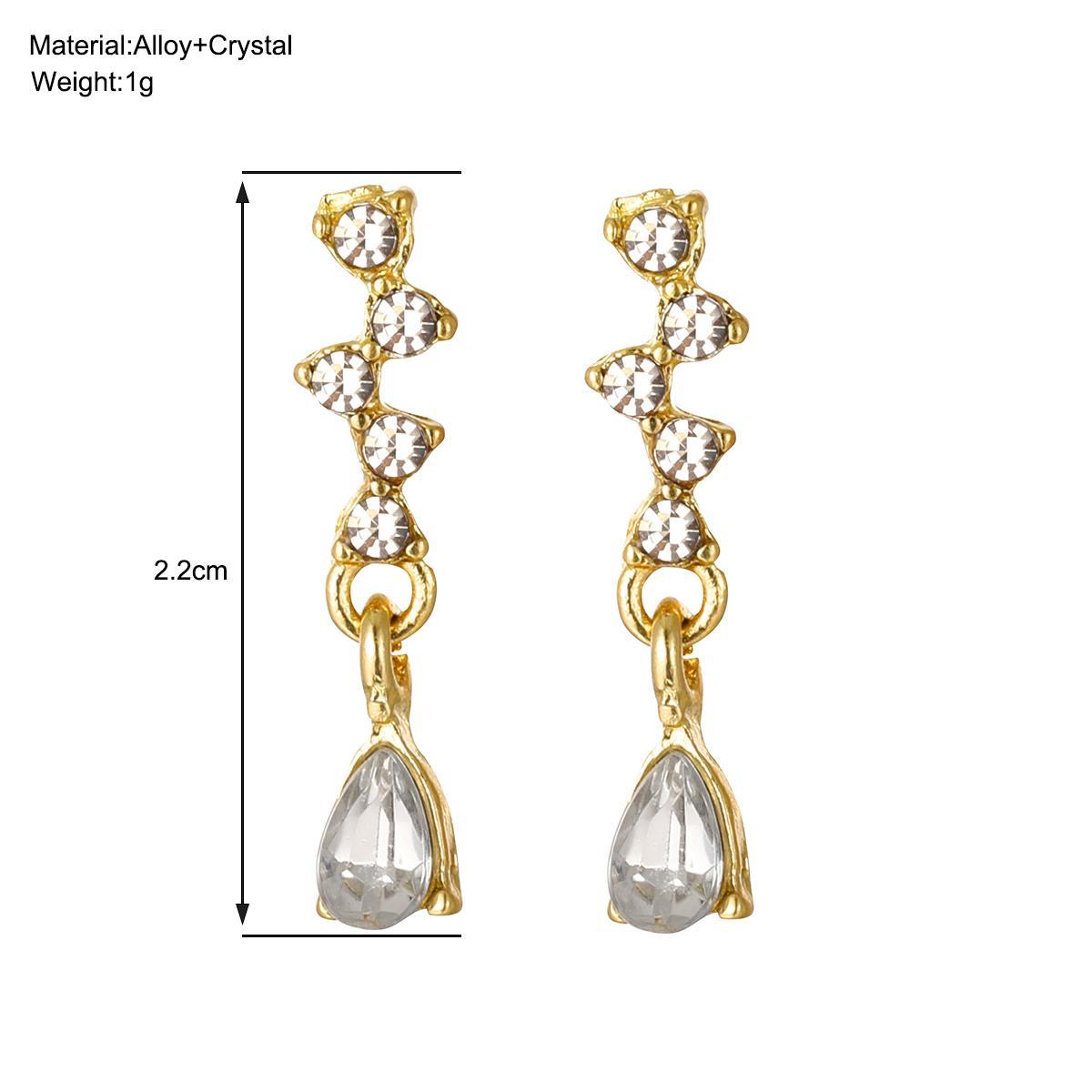 Damenohrringe mit funkelnden Kristallen und erstklassigem Goldakzent Shop Nory