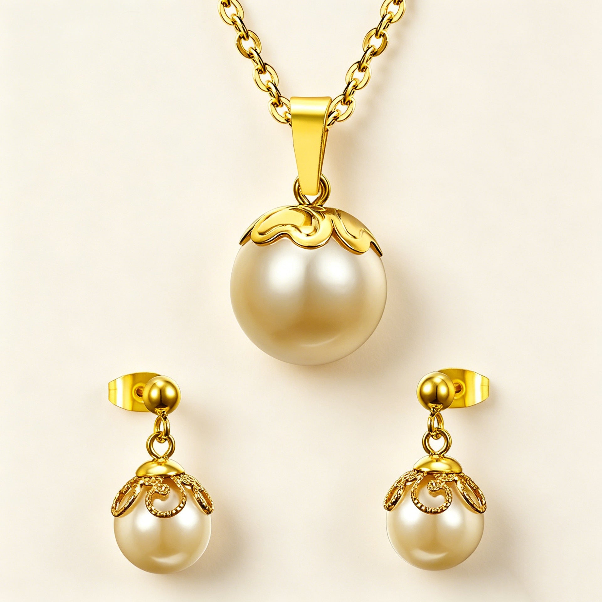 Damen Schmuckset mit goldplattiertem Anhänger und eleganten Perlenohrringen Shop Nory