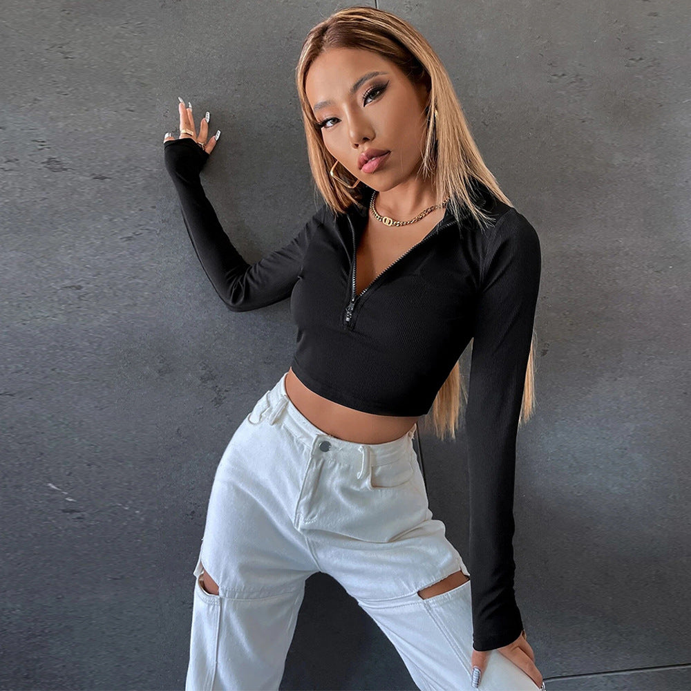 Damen geripptes Zip-Cropped-Longsleeve mit tiefem V‑Ausschnitt und Daumenloch-Detail Shop Nory