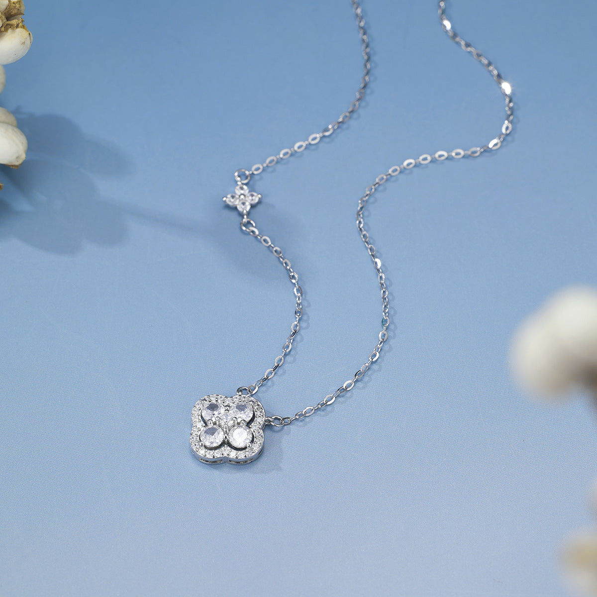 Damen Halskette mit floralen Kristallelementen Shop Nory