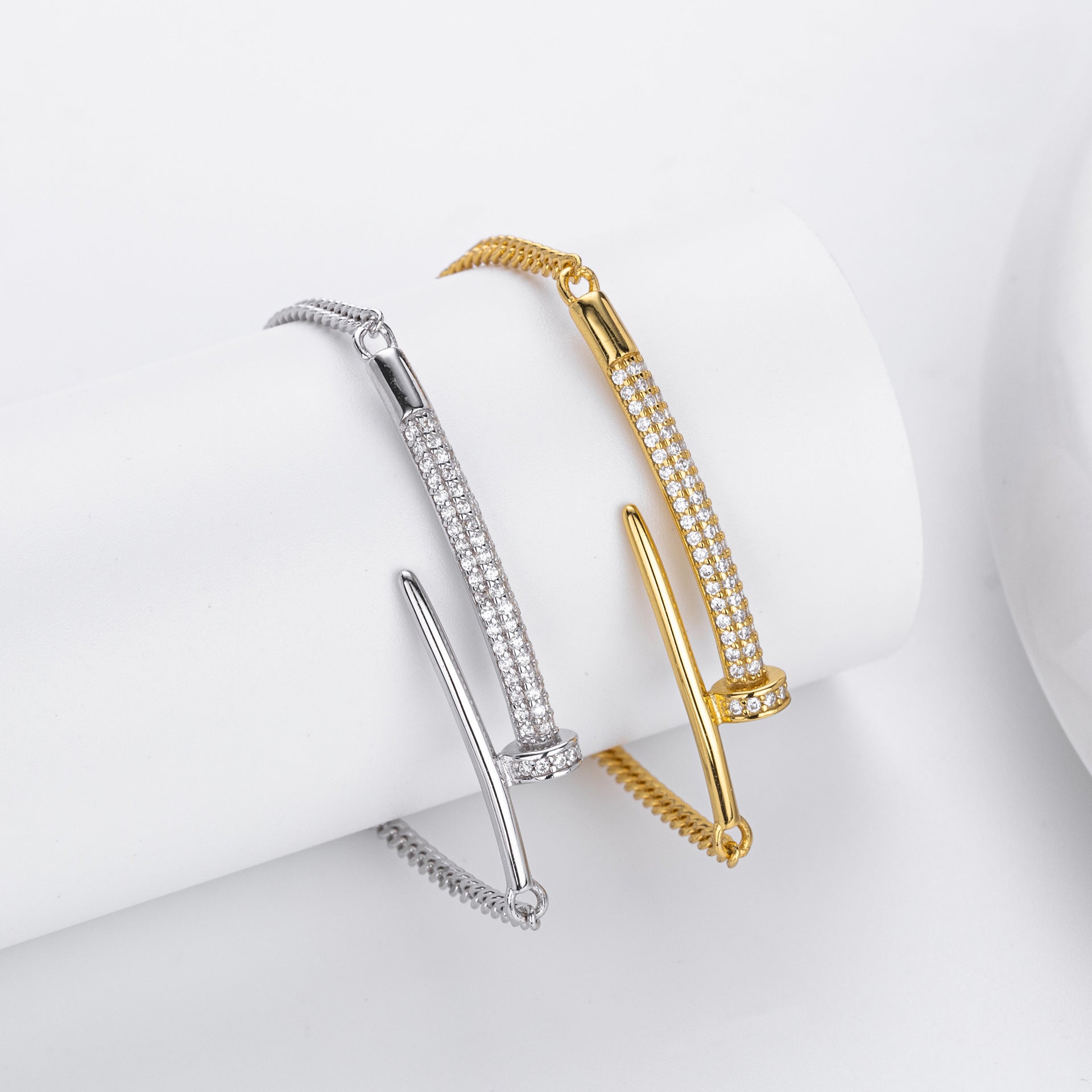 Damen Armband aus hochwertigem 925 Sterling Silber mit funkelnden Zirkon-Akzenten Shop Nory