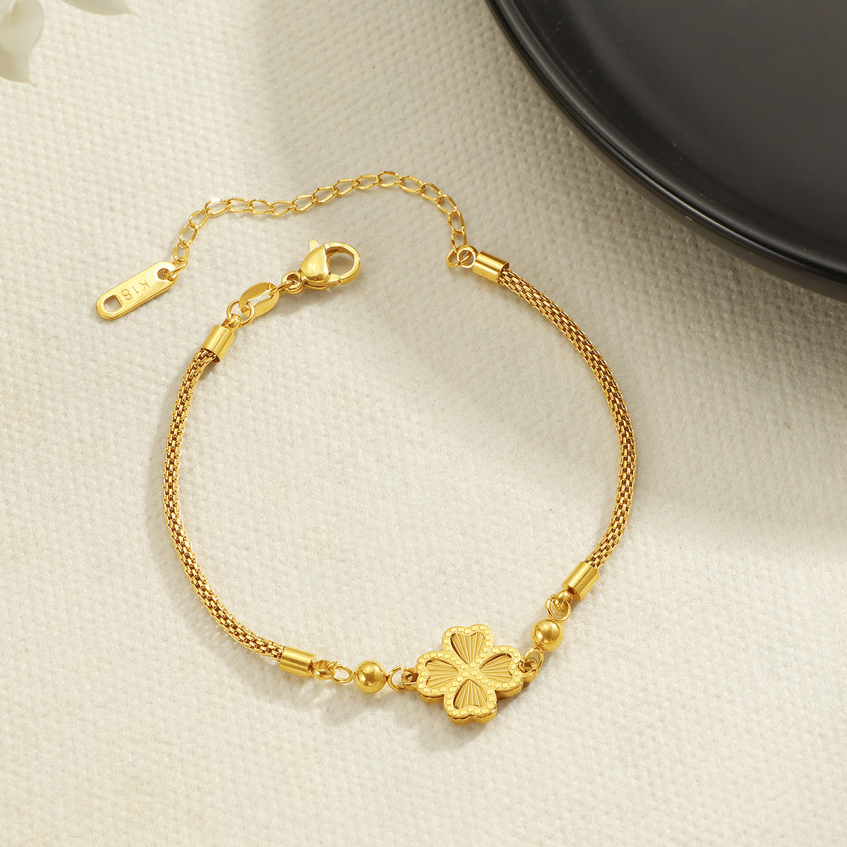 Damen filigranes Armband mit Blütenmotiv Shop Nory