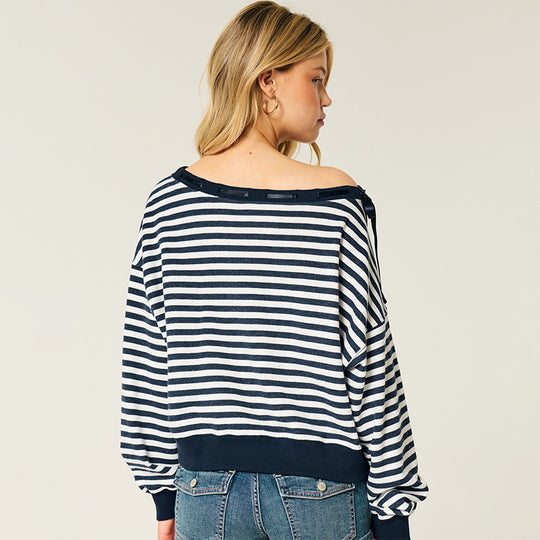 Damen Oversize-Sweatshirt im Marinelook mit Off-Shoulder, Knopfleiste und Satinschleifen Shop Nory