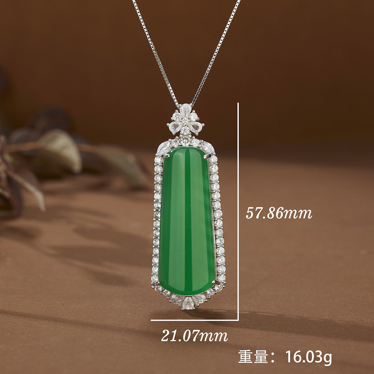 Damen elegante Halskette mit exquisite grünem Jade-Anhänger und funkelnden Zirkonia Shop Nory