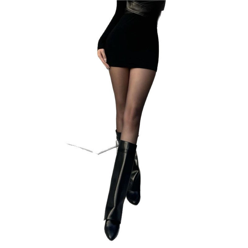 Damen Kniehohe Lederoptik-Stiefel mit spitzer Zehenpartie und dekorativer Schlossapplikation Shop Nory