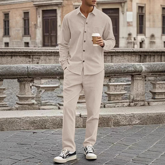 Herren elegantes Freizeitanzug mit stilvollem Hemd und bequemer Hose
