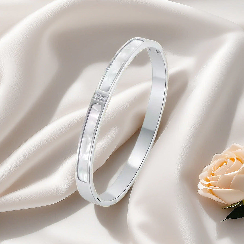 Damen Armreif mit elegantem Perlmutt-Inlay und funkelnden Akzenten Shop Nory