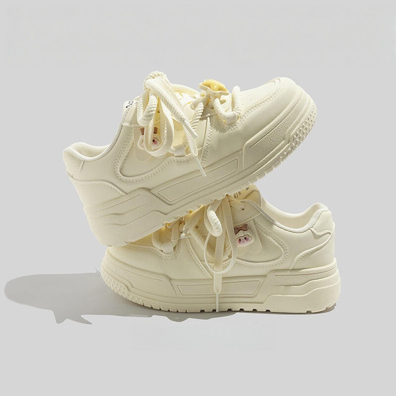 Damen Modische Sneakers mit einzigartigen Schnürdetails und verstärkter Sohle