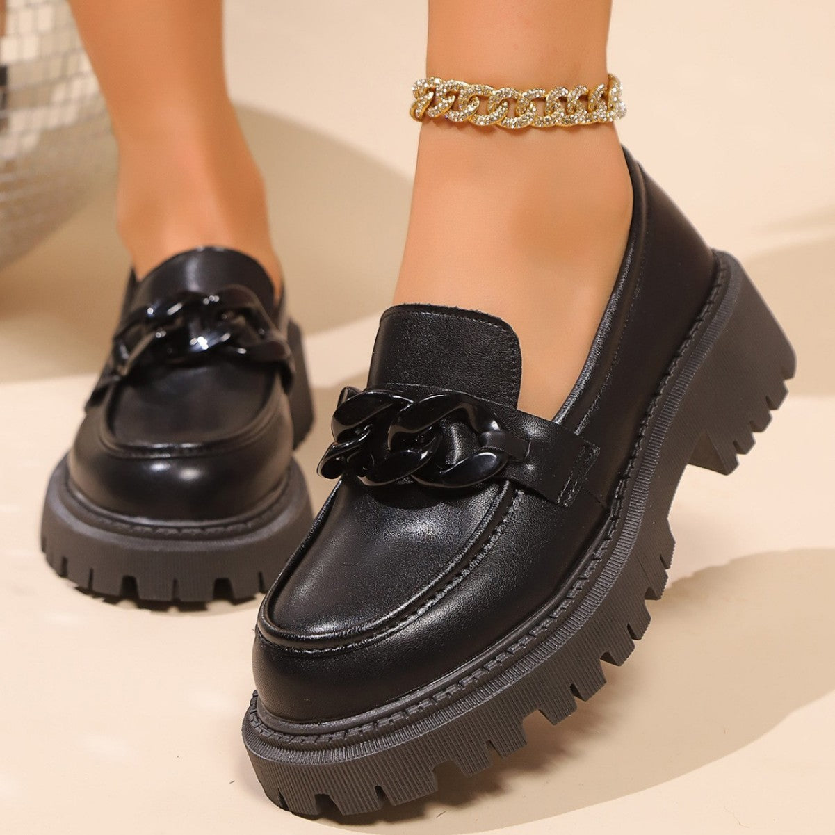 Damen Mokassins mit robustem Plateau und elegantem Riemendesign