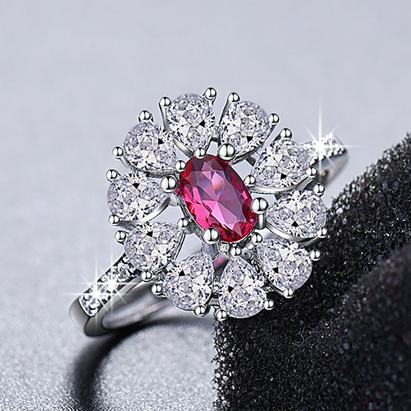Damen eleganter Ring mit funkelndem Rubin und kunstvollem Zirkonia-Besatz Shop Nory
