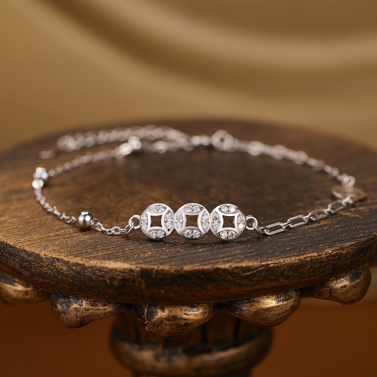 Damen elegantes Armband mit funkelnden Kristallakzenten Shop Nory