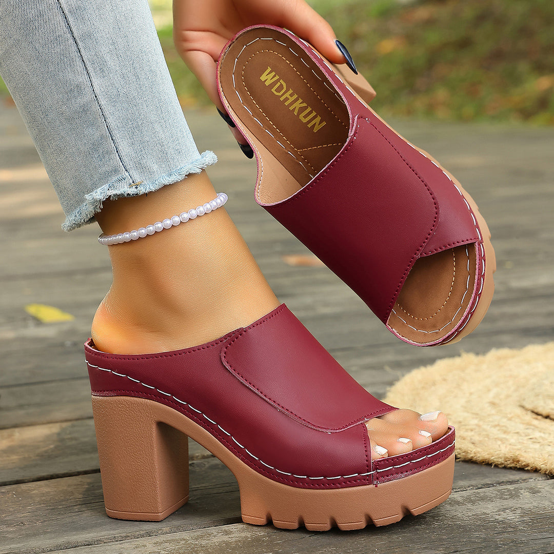 Damen Plateau-Mule mit grober Profilsohle, offener Zehenpartie und blockigem Absatz Shop Nory